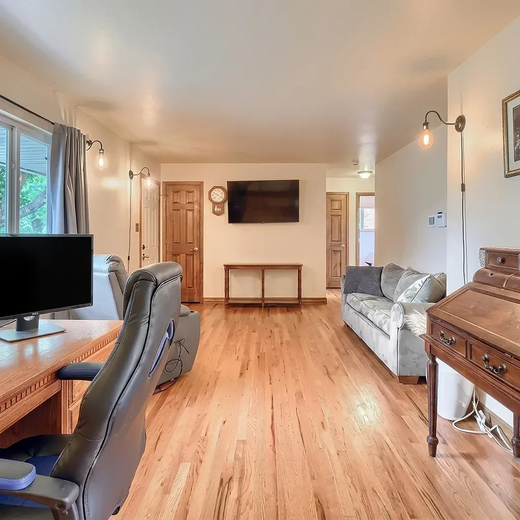 4 bed, 2370 sqft, $775 — Photo 2
