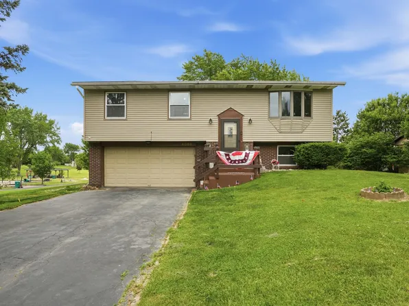 4066 Kingsway Dr, Crown Point, IN 46307
