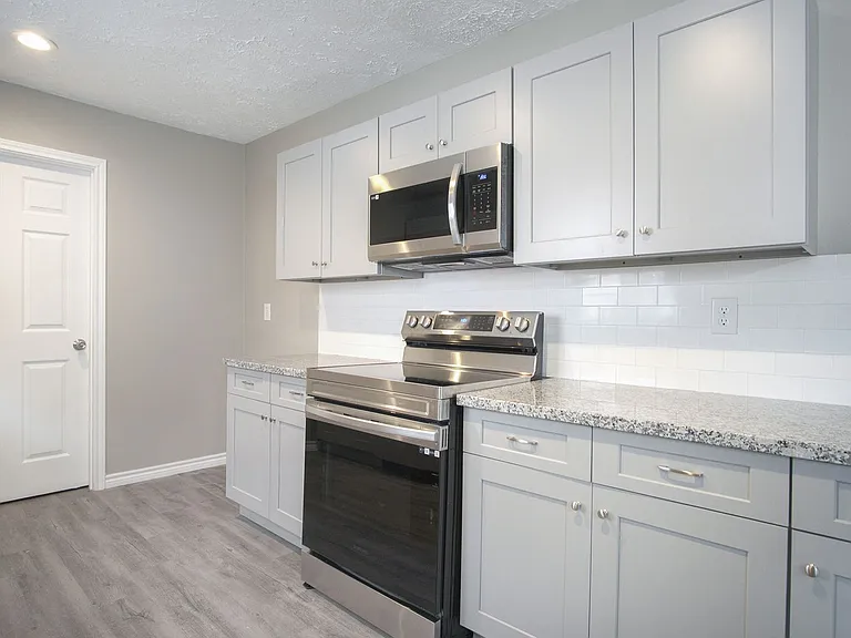 2410 Rolling Glen Dr — Photo 12