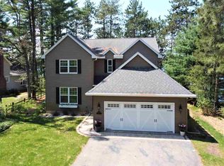 N2793 Locksley Ln, Waupaca, WI 54981