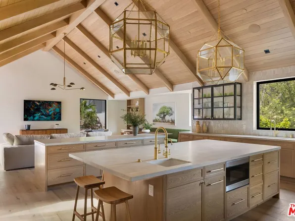 12309 Viewcrest Rd, Studio City, CA 91604