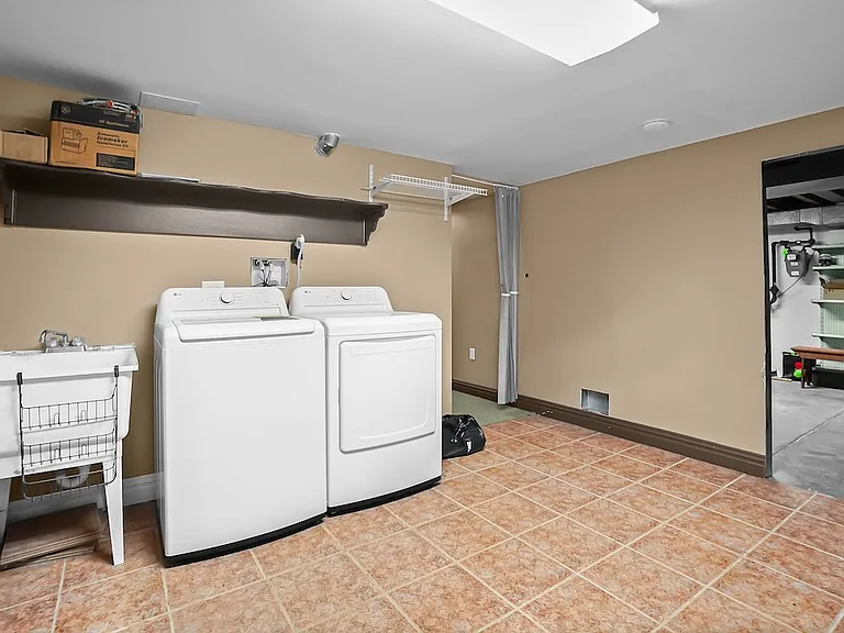 38 Carlson Ct #1 — Photo 20