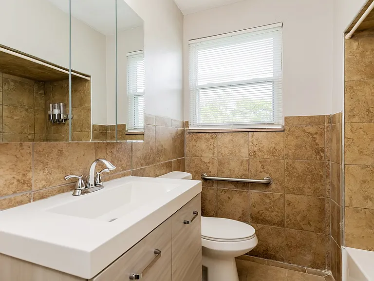 480678_024_main_bathroom_13193782.jpg