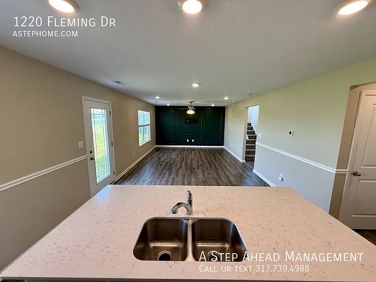 1220 Fleming Dr — Photo 6