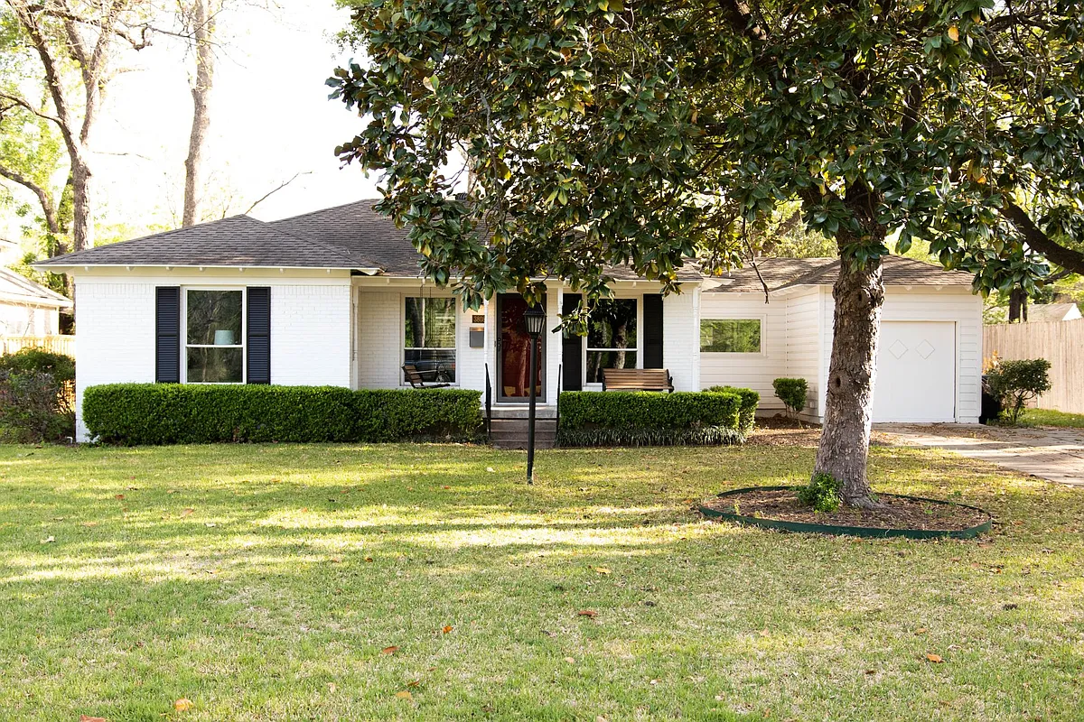 Building Photo - 3808 Shorecrest Dr