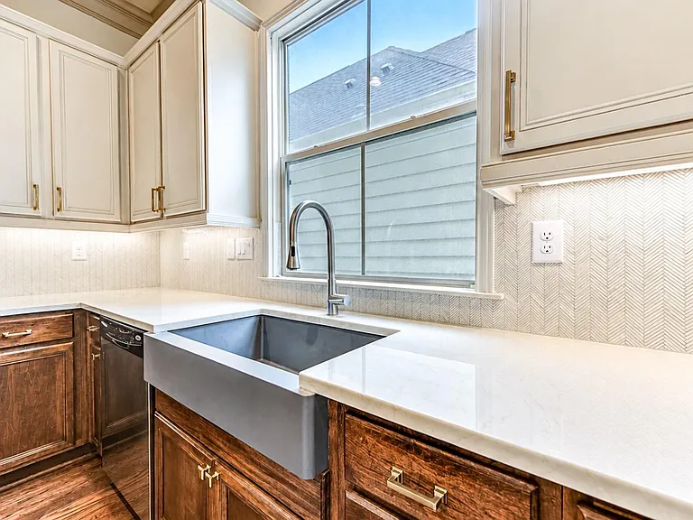 6302 Prague St — Photo 17