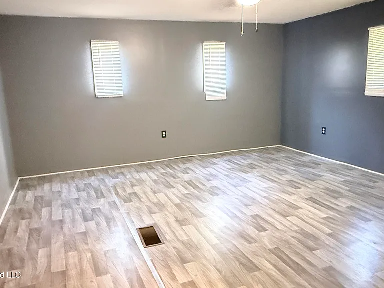 2904 Woodside Dr — Photo 9