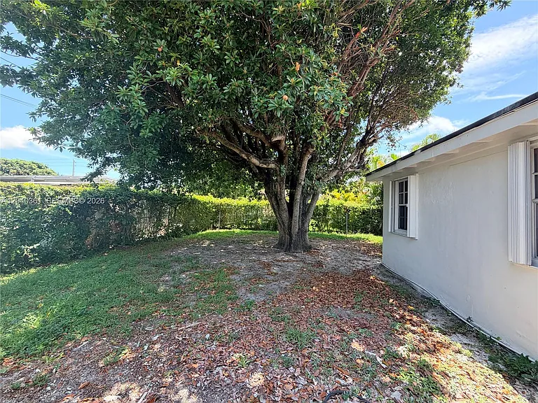 1525 SW 76th Ct — Photo 18