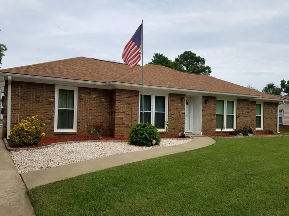 208 Scarborough Rd, Centerville, GA 31028