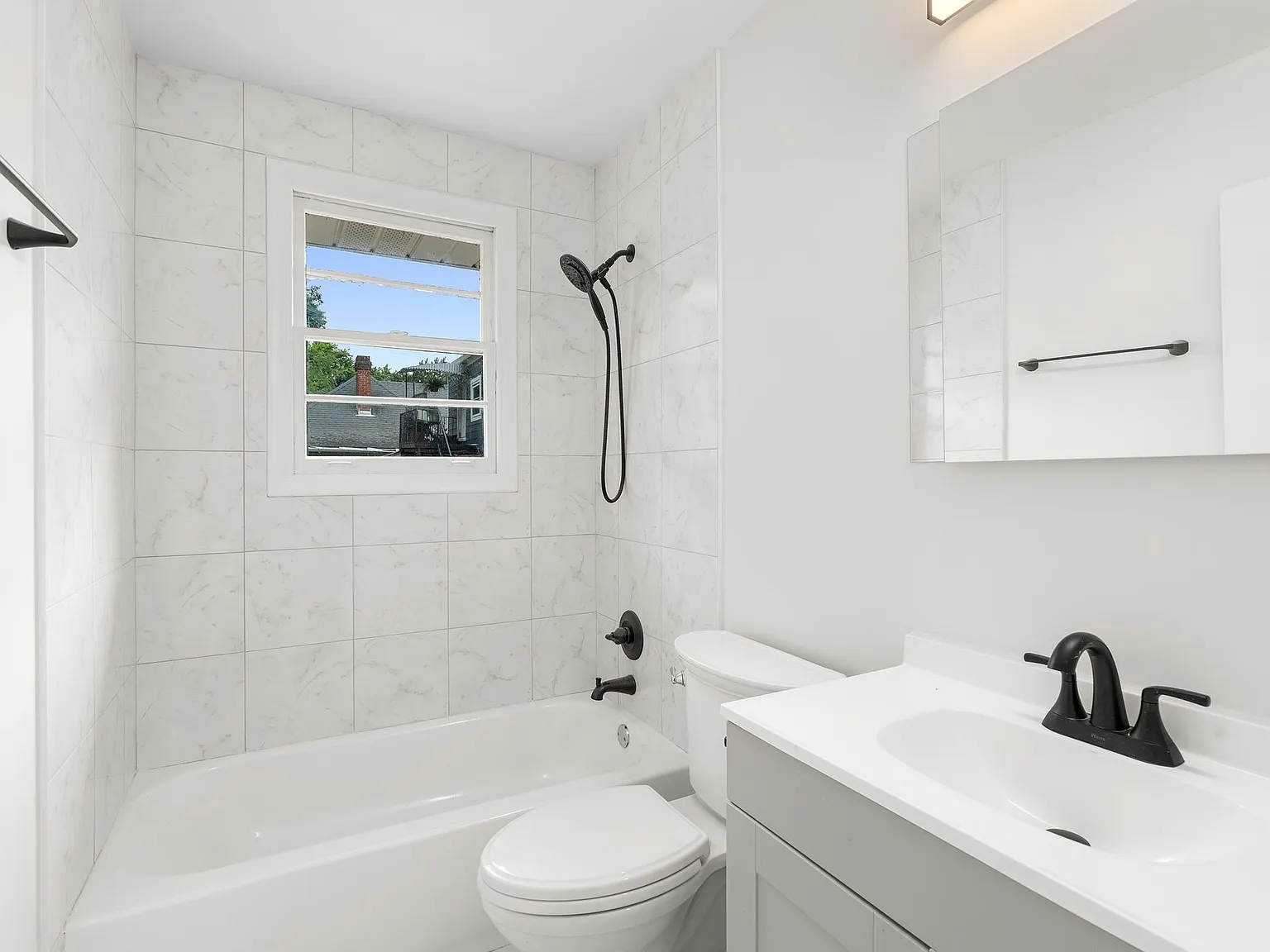 1036 Seymour Avenue - B — Photo 2
