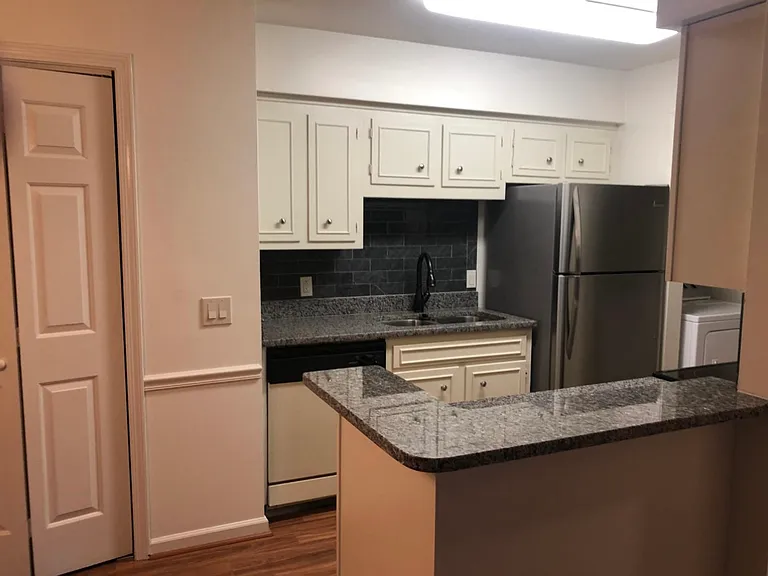 2905 Burch Ave #7 — Photo 16