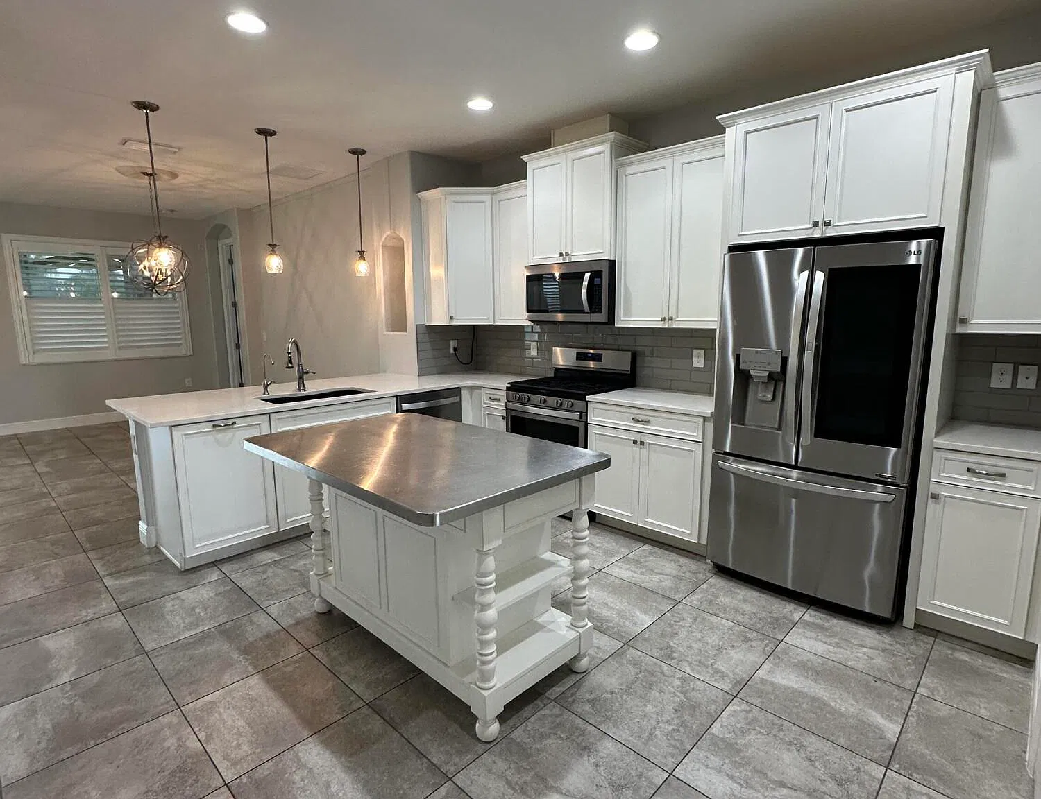 3 bed, 2.0 bath, 1656 sqft, $3,200 — Photo 3
