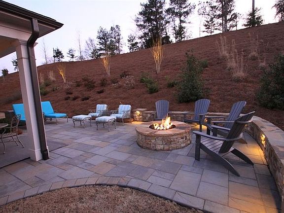 5th image of 303 Sweetbriar Cir
