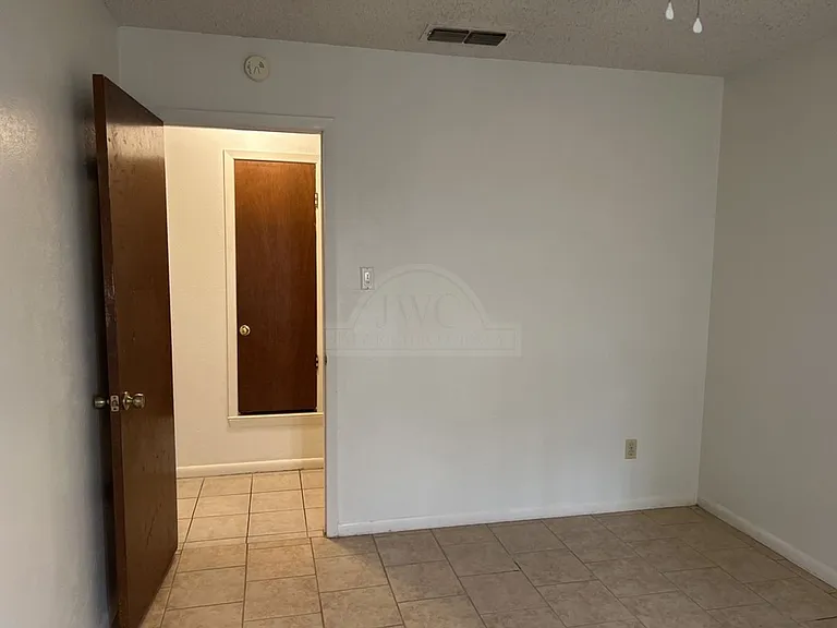 2408 Carnation Dr — Photo 12
