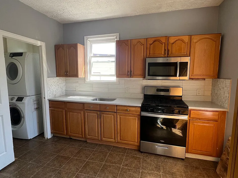 220 Conklin Ave #2