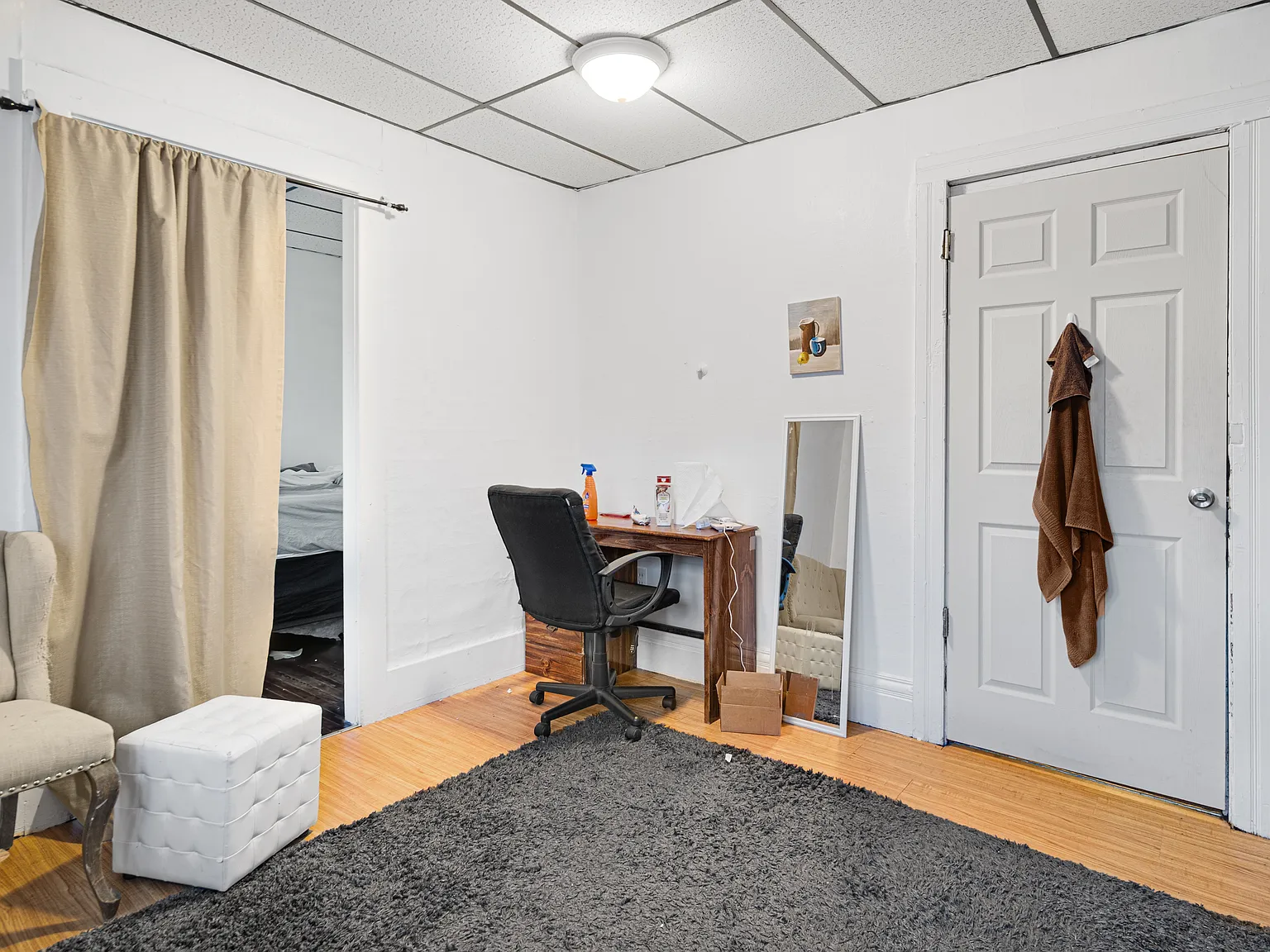 8 bed, 3000 sqft, $815 — Photo 2