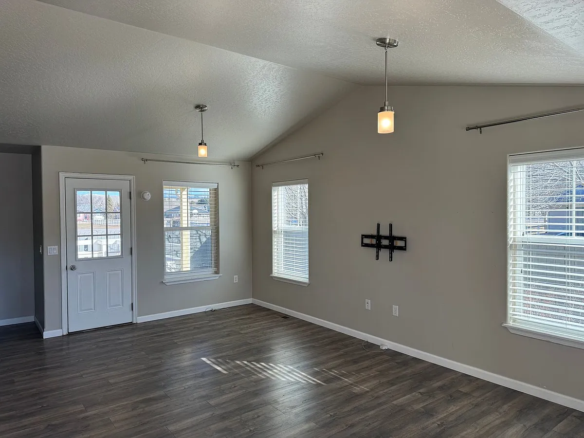 Building Photo - 5122 Excalibur Way