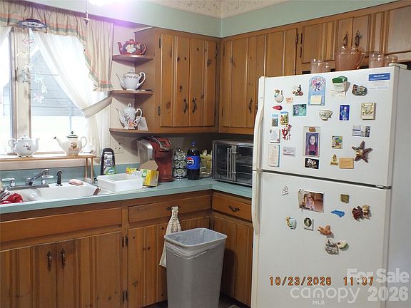 3rd image of 1104 Crestfield Dr