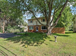 2225-2227 Londin Ln E, Saint Paul, MN 55119