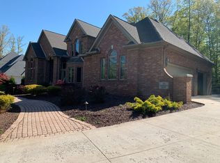 35 Oakmont Ct #1, Canfield, OH