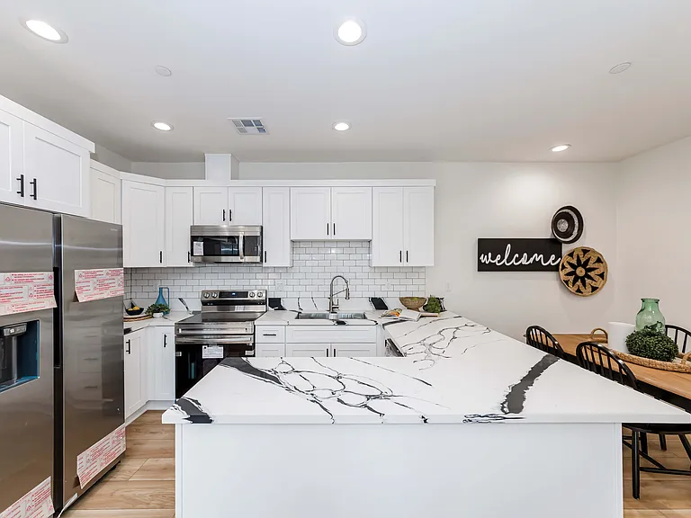 539 W Amerige Ave #B — Photo 5