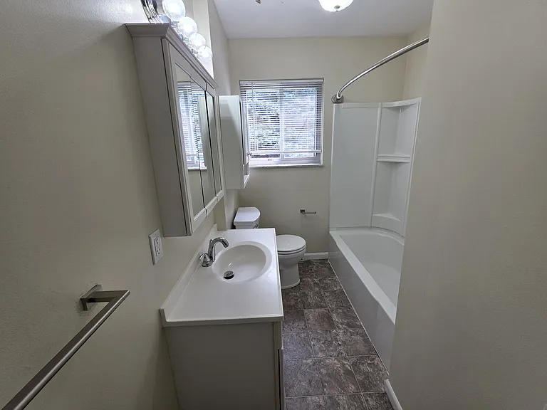 first floor baththroom
