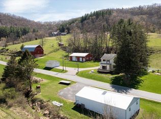 S921 Sveum Ridge Rd, Coon Valley, WI 54623