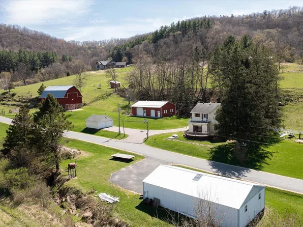 S921 Sveum Ridge ROAD, Coon Valley, WI 54623