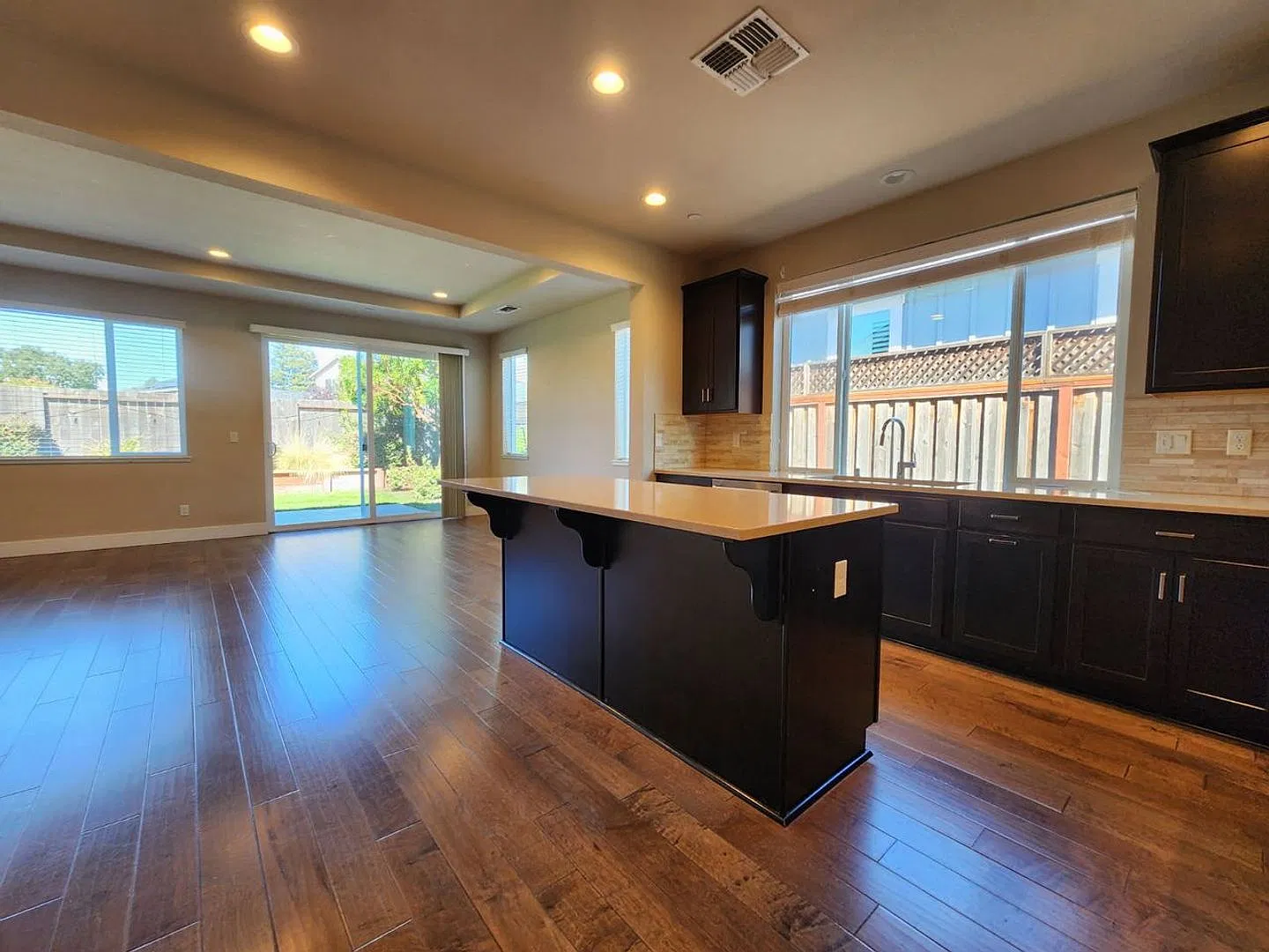 3 Bedroom for Rent — Photo 3