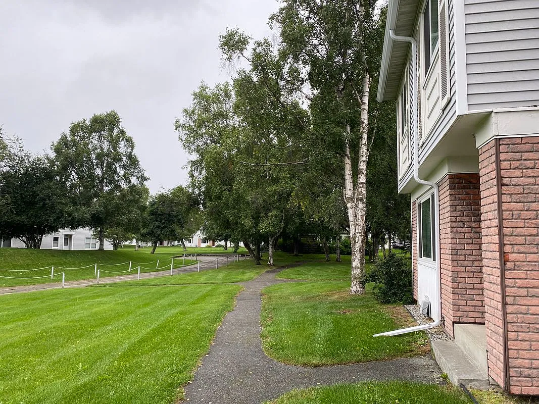 2 bed, 1.5 bath, 1253 sqft, $2,300 — Photo 3