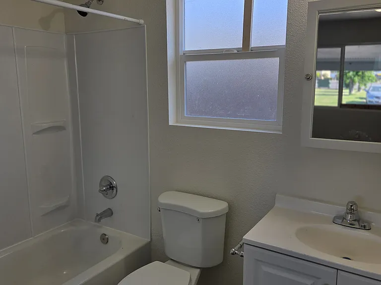 3215 W Capitol Ave #3 — Photo 5