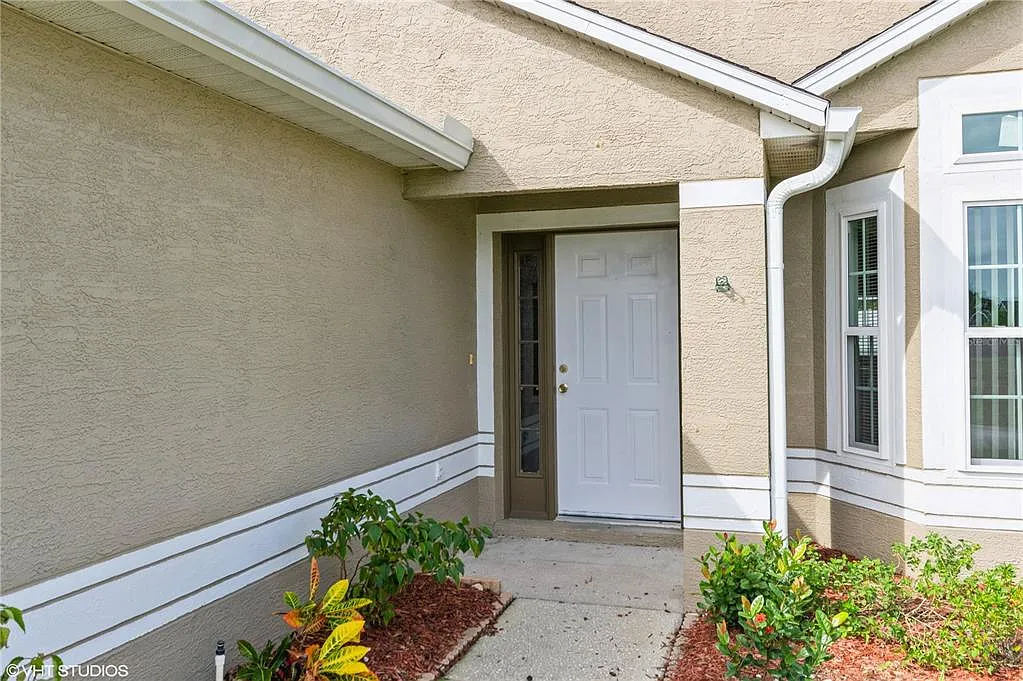 3 bed, 2.0 bath, 1353 sqft, $2,300 — Photo 2