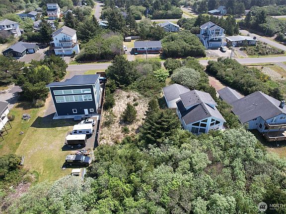 5th image of 263 Sand Dune Avenue SW