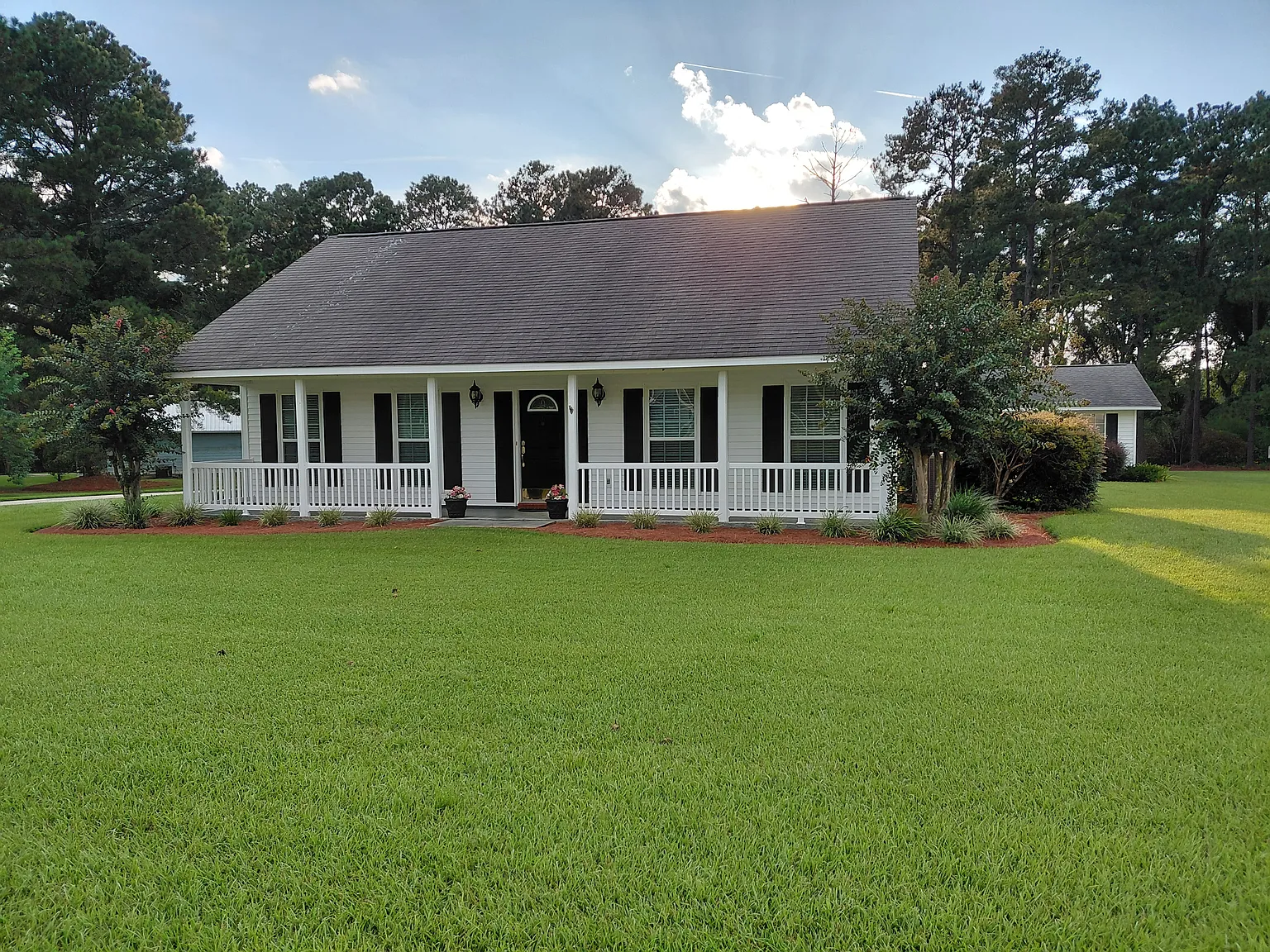 3 bed, 1350 sqft, $1,800 — Photo 2
