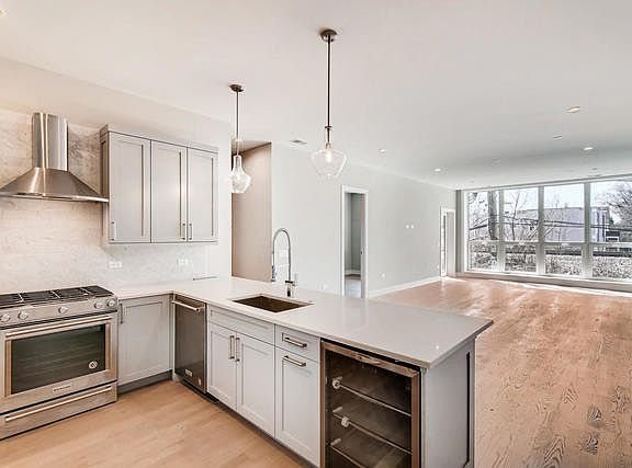 5th image of 3530 N Lincoln Ave