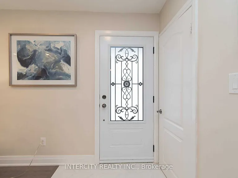 781 Drury Ln — Photo 4