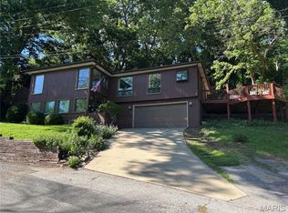 3102 Illini Trl, Godfrey, IL 62035