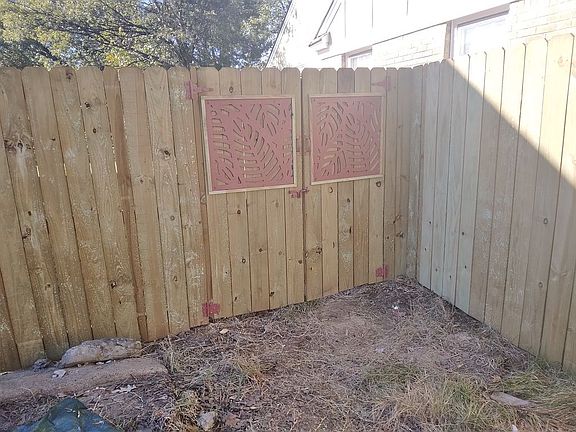 Privacy Fence leading to 
Ba