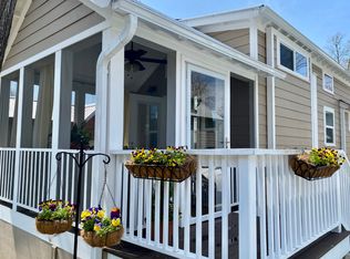 38 Two Swans Ln, Flat Rock, NC 28731