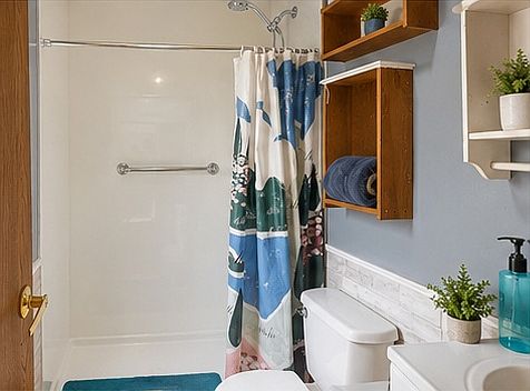 5th image of 4716 Graham St