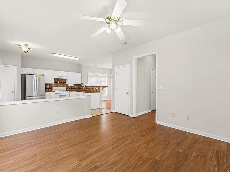 2704 Regent Walk Dr — Photo 17