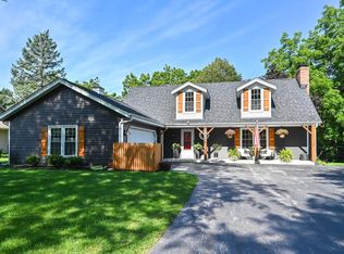 7837 S Ridgewood Dr, Franklin, WI 53132