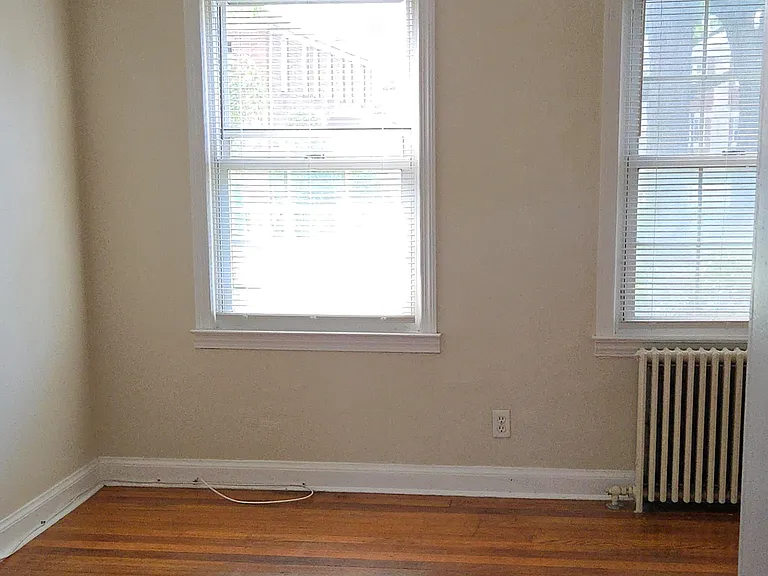 1568 Memorial Ave #1B — Photo 5