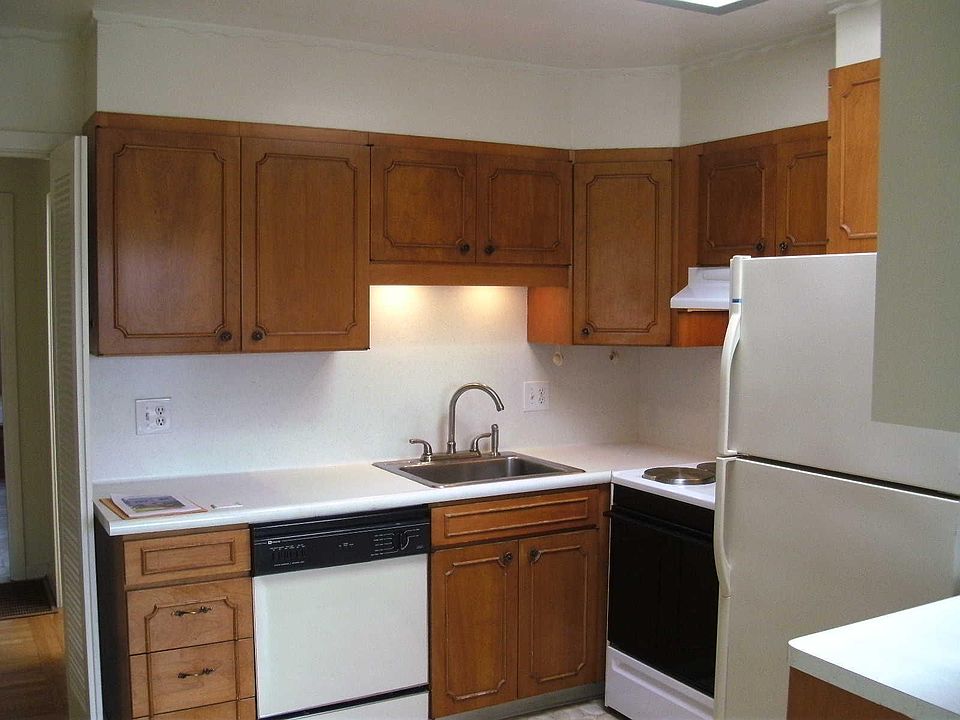 2nd image of 526 Mangels Ave