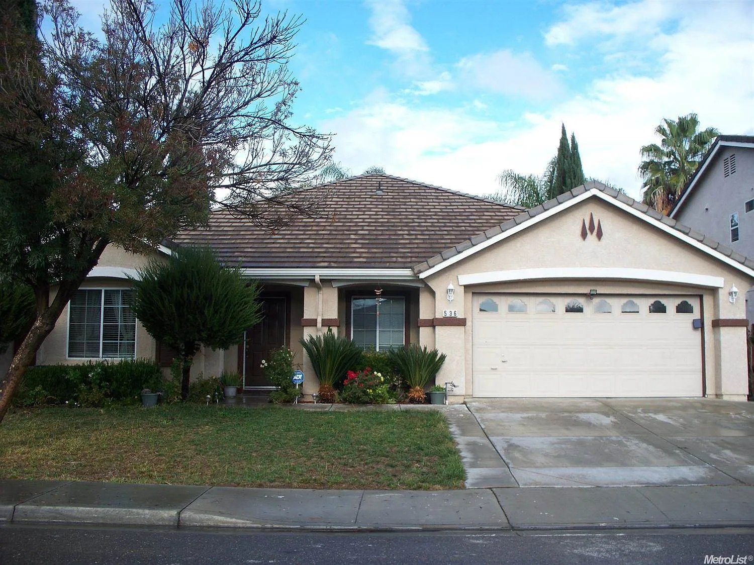 536 Red Robin Dr photo 1