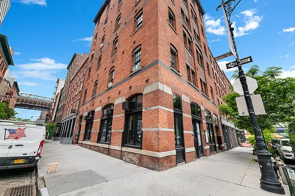 Rented by REAL New York | media 12