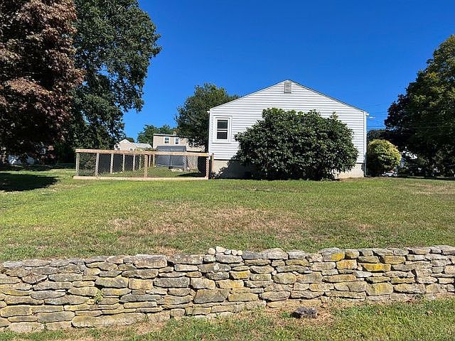 2nd image of 121 Riverview Ave