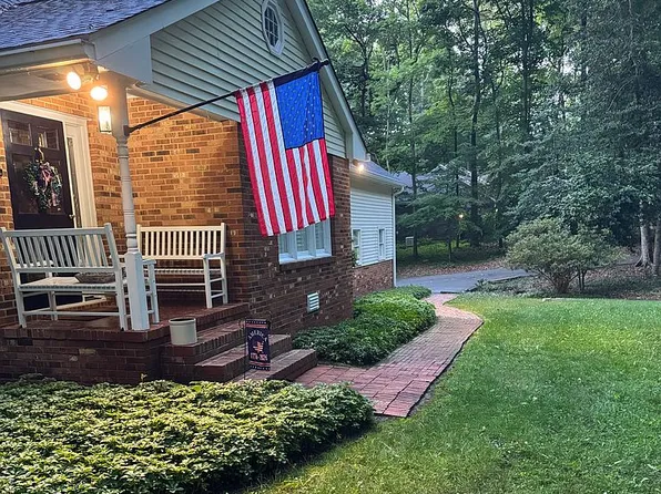 138 W Queens Dr, Williamsburg, VA 23185