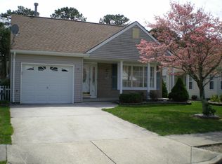 25 Prado Ct, Toms River, NJ 08757