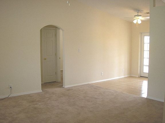3rd image of 2 Samantha Ct
